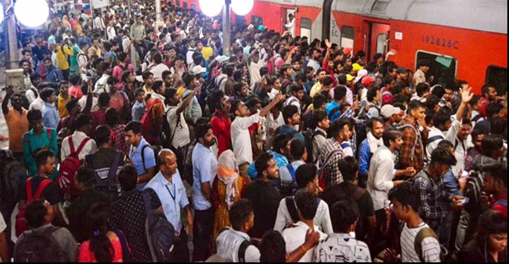 रेलवे ने तैयार किया तीन सप्ताह का रोड मैप, भीड़ प्रबंधन के लिए सतर्कता बढ़ाई रेलवे ने तैयार किया तीन सप्ताह का रोड मैप, भीड़ प्रबंधन के लिए सतर्कता बढ़ाई
