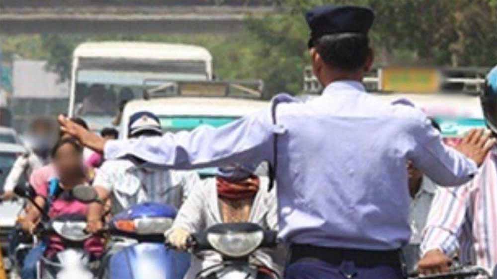 इंदौर का ट्रैफिक संकट बढ़ा: पुलिस टीआई और सिपाही नहीं मिले, आम जनता परेशान