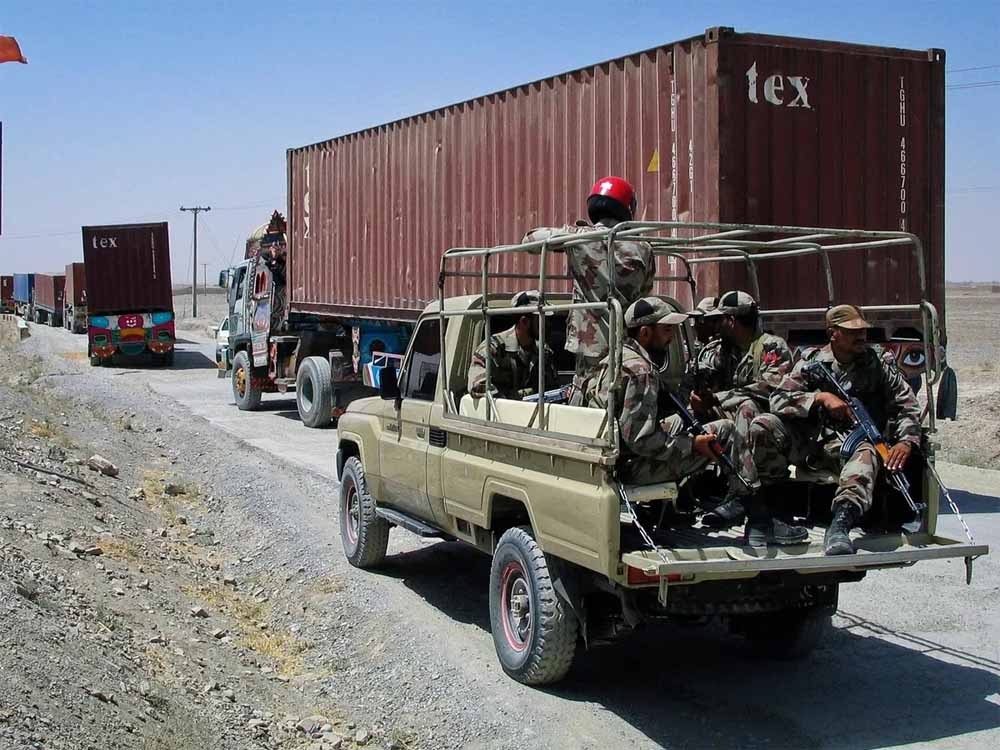 पाकिस्तान में TTP का खौफनाक हमला: 12 सैनिकों की मौत