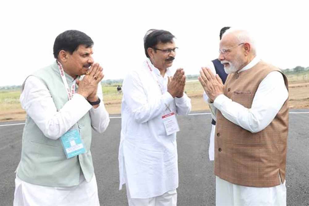 प्रधानमंत्री मोदी को दी गई भावभीनी विदाई प्रधानमंत्री मोदी को दी गई भावभीनी विदाई