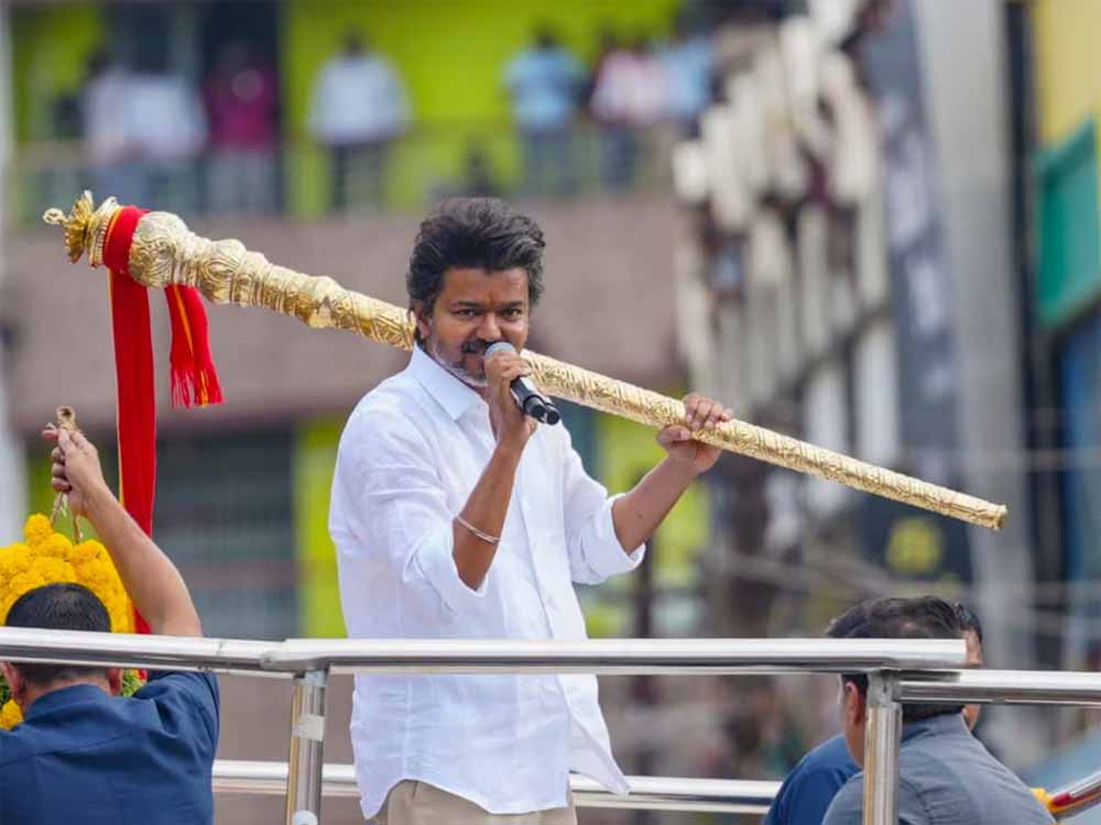 टीवीके रैली में हंगामा: पुलिस लाठीचार्ज पर विवाद, कोर्ट तक पहुंचा मामला