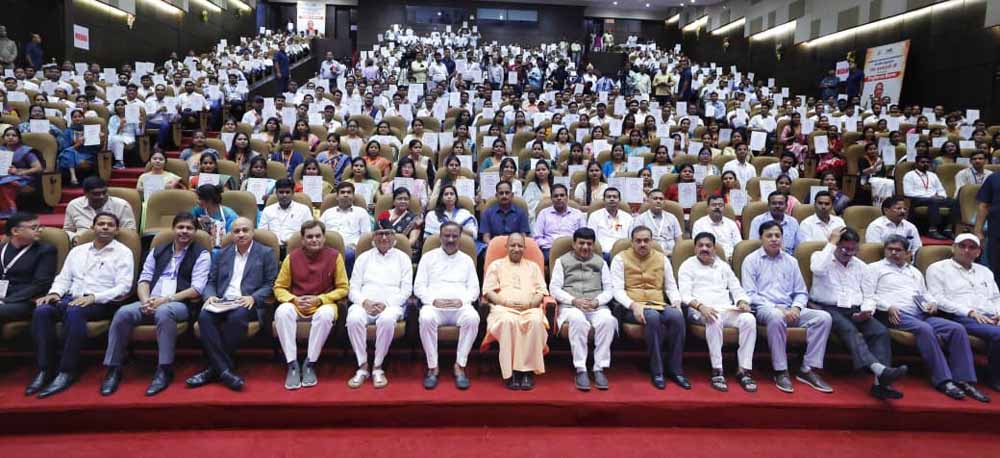 युवाओं को रोजगार से जोड़ने पर मिशन मोड में जुटी योगी सरकार युवाओं को रोजगार से जोड़ने पर मिशन मोड में जुटी योगी सरकार