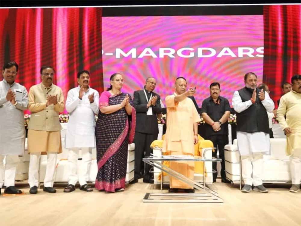 योगी सरकार का बड़ा कदम: गांवों में 250 बसों से शुरू हुई मुख्यमंत्री ग्रामीण जनता सेवा, किराया 20% सस्ता योगी सरकार का बड़ा कदम: गांवों में 250 बसों से शुरू हुई मुख्यमंत्री ग्रामीण जनता सेवा, किराया 20% सस्ता