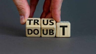 इन 6 आदतों वाले इंसान से रहें सावधान, वरना पछताना पड़ेगा!