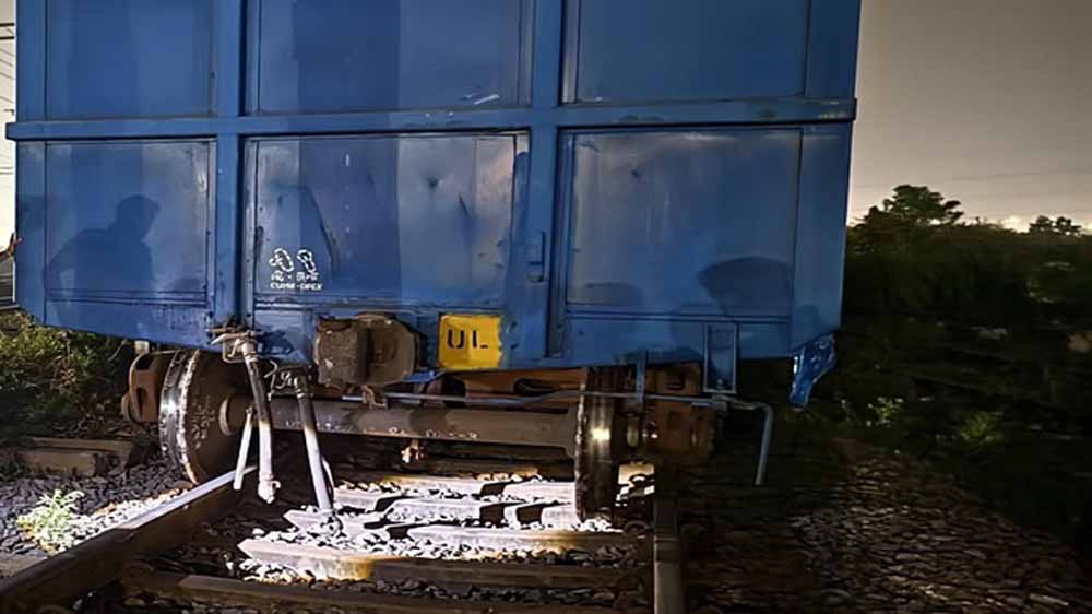 अहिवारा से भिलाई-3 जा रही मालगाड़ी डिरेल, एक डिब्बा पटरी से उतरा अहिवारा से भिलाई-3 जा रही मालगाड़ी डिरेल, एक डिब्बा पटरी से उतरा