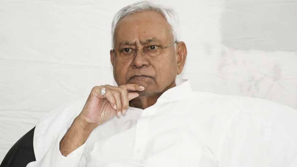 छपरा में JDU को बड़ा झटका, नीतीश कुमार के करीबी नेता ने थामा RJD का हाथ छपरा में JDU को बड़ा झटका, नीतीश कुमार के करीबी नेता ने थामा RJD का हाथ