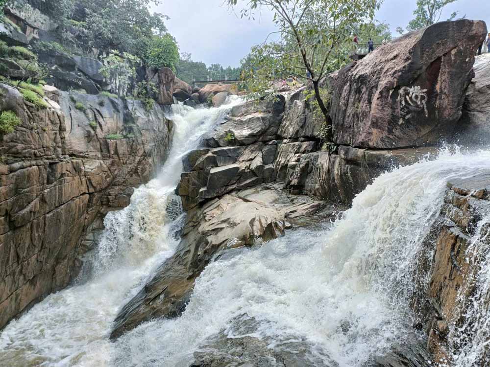 रानीदाह जलप्रपात: छत्तीसगढ़ के जंगलों में छिपा अनदेखा स्वर्ग रानीदाह जलप्रपात: छत्तीसगढ़ के जंगलों में छिपा अनदेखा स्वर्ग