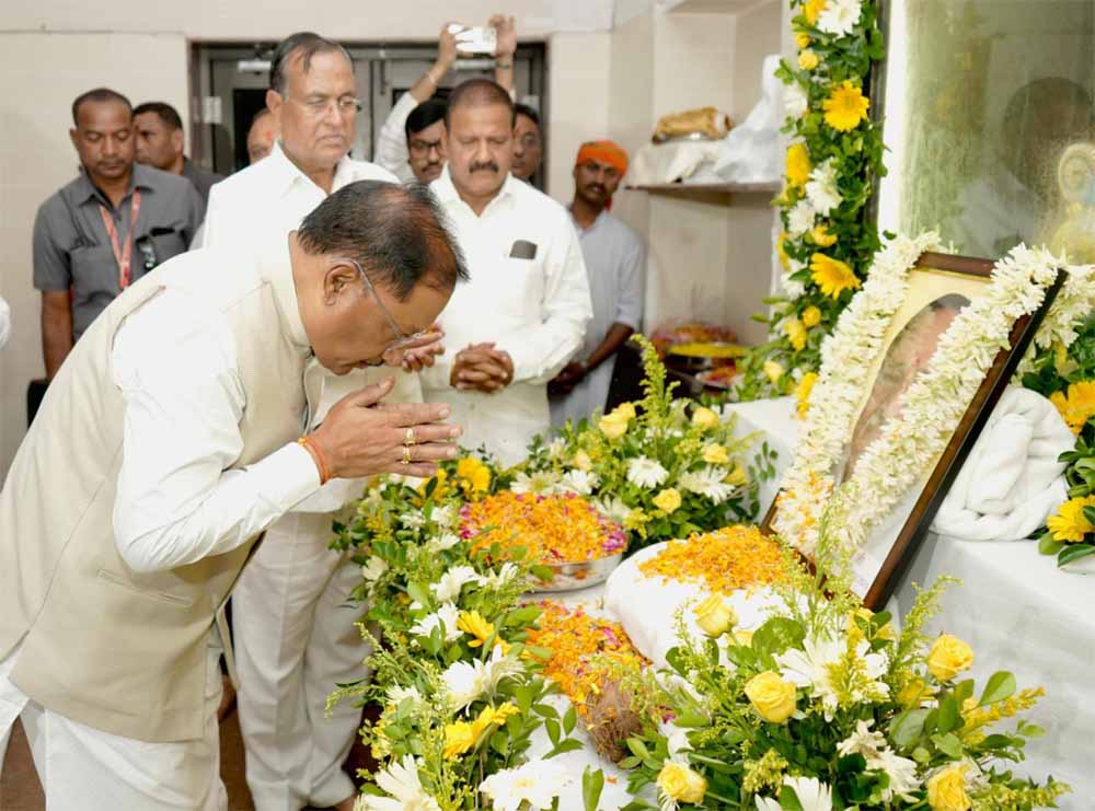 मुख्यमंत्री विष्णु देव साय ने पूर्व विधानसभा उपाध्यक्ष स्वर्गीय बनवारी लाल अग्रवाल को दी श्रद्धांजलि मुख्यमंत्री विष्णु देव साय ने पूर्व विधानसभा उपाध्यक्ष स्वर्गीय बनवारी लाल अग्रवाल को दी श्रद्धांजलि