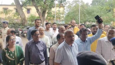 अग्रवाल समाज आक्रोशित: महाराजा अग्रसेन पर टिप्पणी को लेकर थाने में सौंपा ज्ञापन अग्रवाल समाज आक्रोशित: महाराजा अग्रसेन पर टिप्पणी को लेकर थाने में सौंपा ज्ञापन