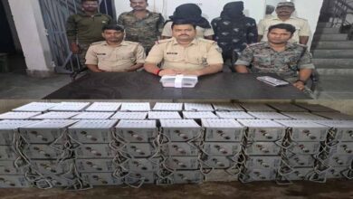 चौपारण में सोलर पैनल बैटरी चोरी गिरोह का भंडाफोड़, दो आरोपी चढ़े पुलिस के हत्थे