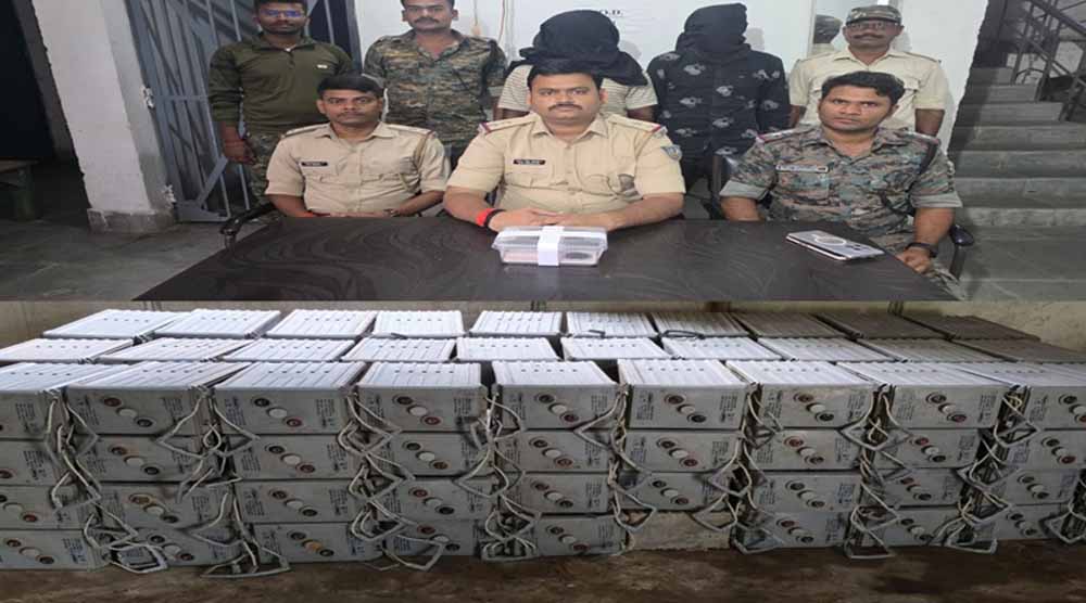 चौपारण में सोलर पैनल बैटरी चोरी गिरोह का भंडाफोड़, दो आरोपी चढ़े पुलिस के हत्थे