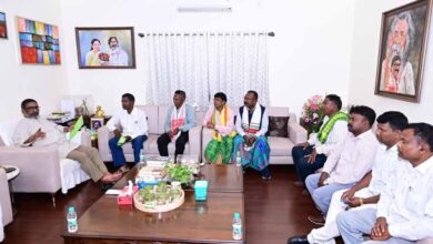 लुगू बुरु घांटा बाड़ी धोरोम गाढ़ प्रतिनिधिमंडल ने सीएम हेमंत सोरेन से की मुलाकात, रखी विभिन्न मांगें लुगू बुरु घांटा बाड़ी धोरोम गाढ़ प्रतिनिधिमंडल ने सीएम हेमंत सोरेन से की मुलाकात, रखी विभिन्न मांगें