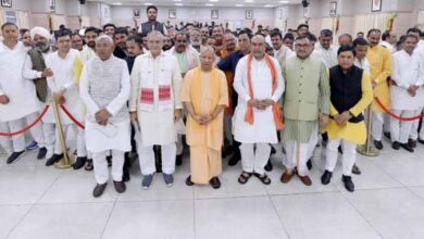 गोपाष्टमी पर मुख्यमंत्री आवास पहुंचे गन्ना किसान, गन्ना मूल्य बढ़ाने पर किया सीएम योगी का अभिनंदन गोपाष्टमी पर मुख्यमंत्री आवास पहुंचे गन्ना किसान, गन्ना मूल्य बढ़ाने पर किया सीएम योगी का अभिनंदन