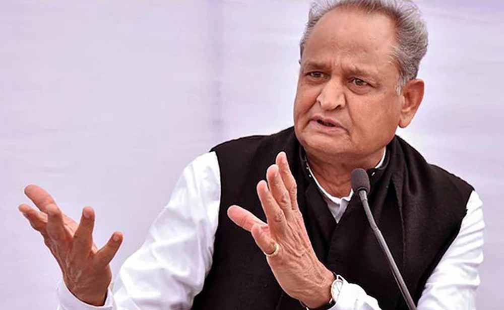 26 सेकेंड में घोषणापत्र जारी कर भागे NDA नेता, कांग्रेस का पलटवार – गहलोत बोले ‘झूठ का पुलिंदा’ 26 सेकेंड में घोषणापत्र जारी कर भागे NDA नेता, कांग्रेस का पलटवार – गहलोत बोले ‘झूठ का पुलिंदा’