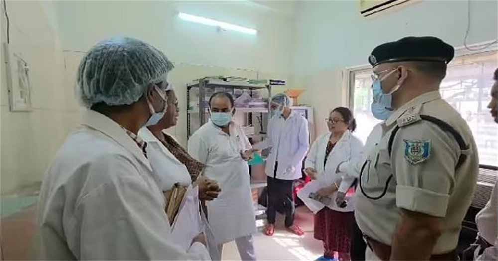 अचानक निरीक्षण पर चाईबासा सदर अस्पताल पहुंचे स्वास्थ्य मंत्री, व्यवस्था देख उड़ीं सबकी नींद!