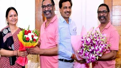 सीएम हेमंत से झारखंड के राज्य निर्वाचन और विकास आयुक्त की शिष्टाचार बैठक, उठाए अहम मुद्दे