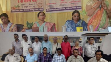 अव्यक्त दुःख को अभिव्यक्ति देतीं कहानियाँ: सारिका श्रीवास्तव अव्यक्त दुःख को अभिव्यक्ति देतीं कहानियाँ: सारिका श्रीवास्तव