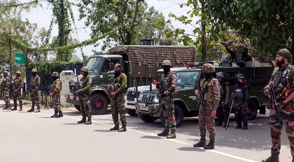 PLA के खिलाफ बड़ी कार्रवाई: सुरक्षा बलों ने 15 संदिग्धों को किया गिरफ्तार PLA के खिलाफ बड़ी कार्रवाई: सुरक्षा बलों ने 15 संदिग्धों को किया गिरफ्तार