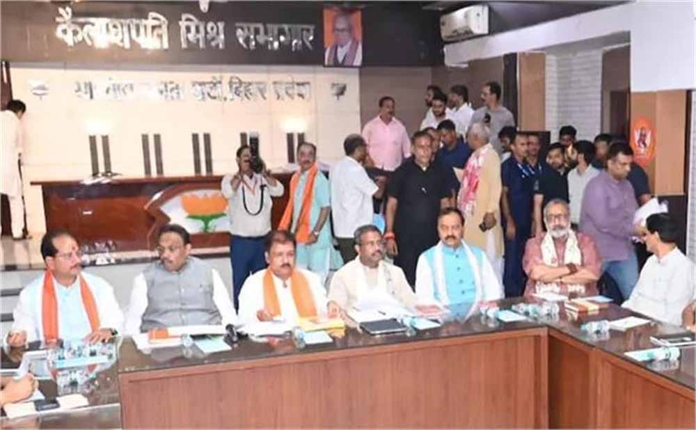 BJP का बड़ा फैसला: इन विधायकों का कट सकता टिकट, नए चेहरे तैयार! BJP का बड़ा फैसला: इन विधायकों का कट सकता टिकट, नए चेहरे तैयार!