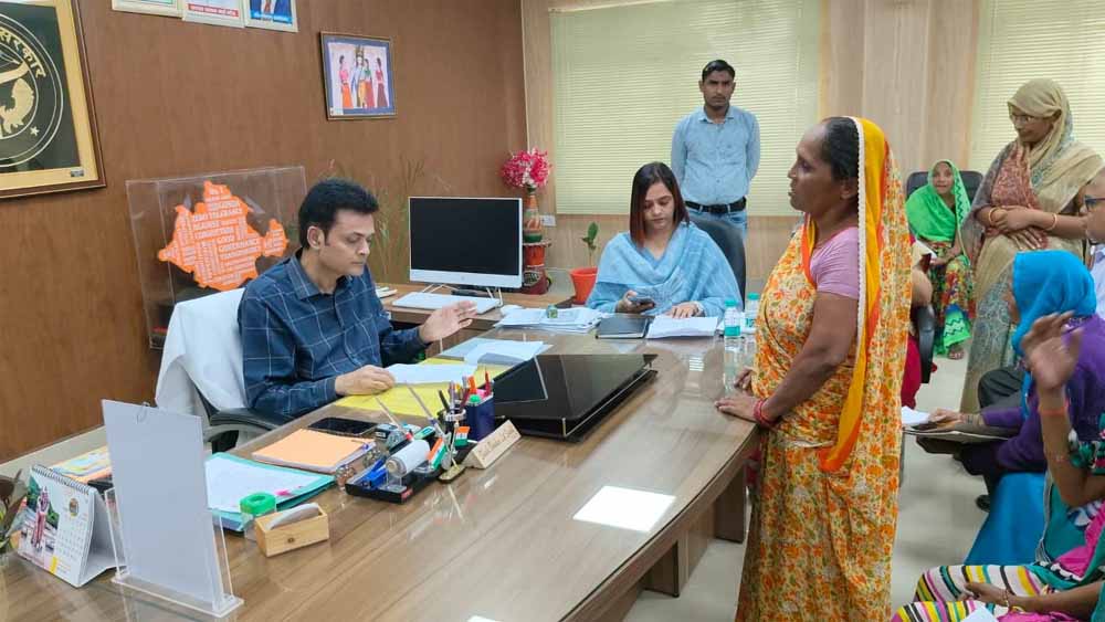 मां पाटेश्वरी शक्ति संवाद के पहले दिन 45 से अधिक महिलाओं ने साझा की समस्याएं, त्वरित निस्तारण के निर्देश से खिले चेहरे