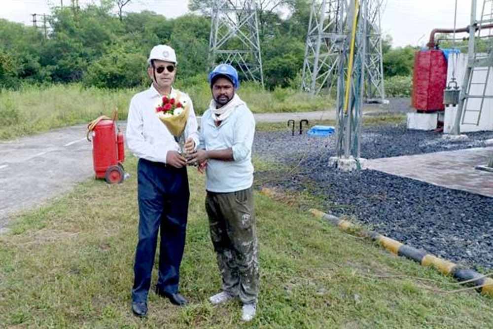 एम.पी. ट्रांसको के रियल हीरो बने आउटसोर्स कर्मी संजय यादव एम.पी. ट्रांसको के रियल हीरो बने आउटसोर्स कर्मी संजय यादव