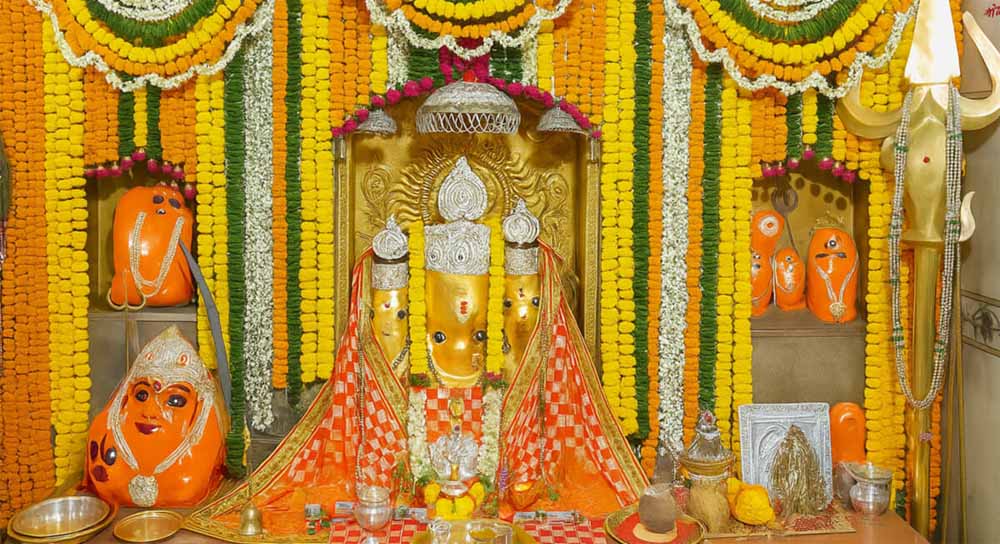 पीला रंग और मां बगलामुखी: क्यों है यह शुभता का प्रतीक?