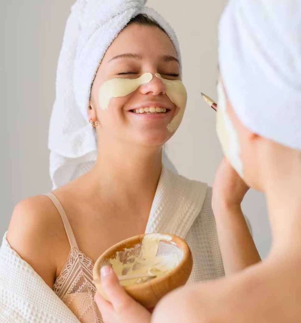 घर पर बनाएं ओटमील स्क्रब और पाएं तुरंत ग्लोइंग, स्मूद स्किन!