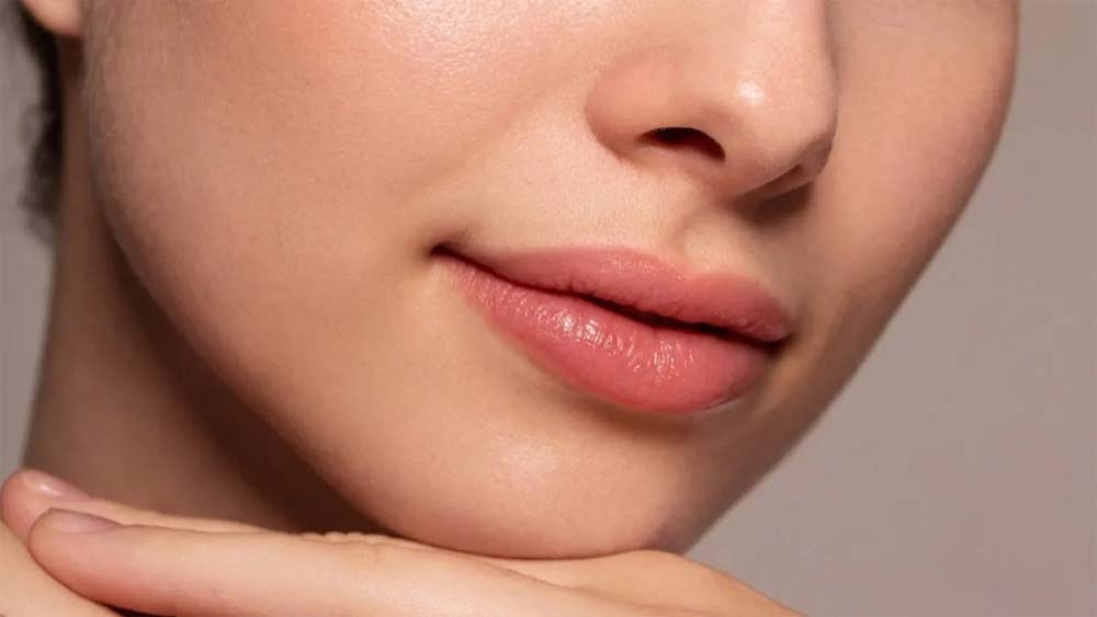 नेचुरल पिंक लिप्स पाने के आसान टिप्स – होंठ होंगे सॉफ्ट और खूबसूरत! नेचुरल पिंक लिप्स पाने के आसान टिप्स – होंठ होंगे सॉफ्ट और खूबसूरत!