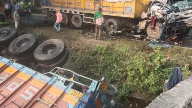 सासाराम में दो ट्रकों की भीषण टक्कर: झारखंड के चालक की मौत, यूपी के ड्राइवर की हालत गंभीर सासाराम में दो ट्रकों की भीषण टक्कर: झारखंड के चालक की मौत, यूपी के ड्राइवर की हालत गंभीर