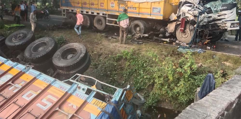 सासाराम में दो ट्रकों की भीषण टक्कर: झारखंड के चालक की मौत, यूपी के ड्राइवर की हालत गंभीर