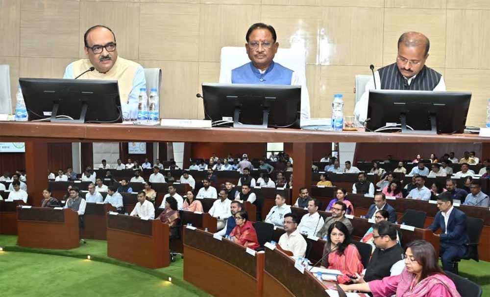 मुख्यमंत्री विष्णु देव साय ने कलेक्टर्स कॉन्फ्रेंस में दिखाई सख्ती — कहा, जनहित में लापरवाही बर्दाश्त नहीं की जाएगी मुख्यमंत्री विष्णु देव साय ने कलेक्टर्स कॉन्फ्रेंस में दिखाई सख्ती — कहा, जनहित में लापरवाही बर्दाश्त नहीं की जाएगी
