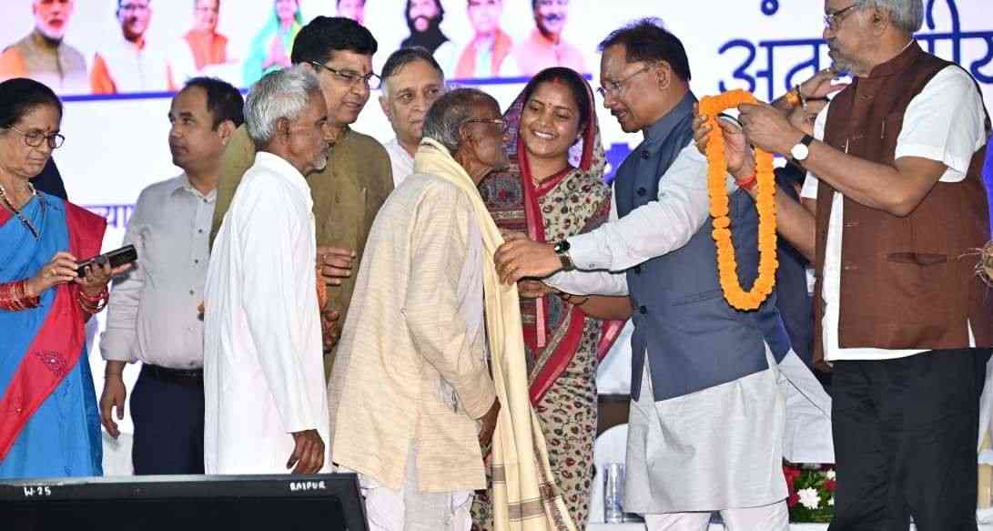 वृद्धजनों के सम्मान और कल्याण के लिए सरकार प्रतिबद्ध : मुख्यमंत्री विष्णु देव साय वृद्धजनों के सम्मान और कल्याण के लिए सरकार प्रतिबद्ध : मुख्यमंत्री विष्णु देव साय