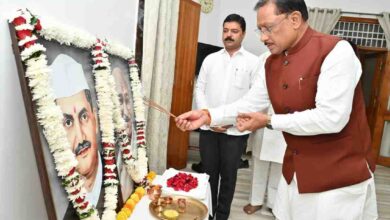 मुख्यमंत्री साय ने राष्ट्रपिता महात्मा गांधी और पूर्व प्रधानमंत्री लाल बहादुर शास्त्री को उनकी जयंती पर किया नमन