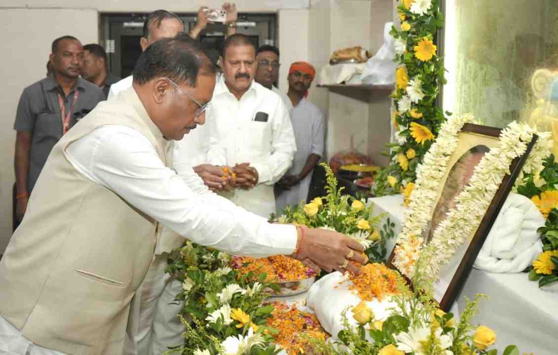 मुख्यमंत्री विष्णु देव साय ने पूर्व विधानसभा उपाध्यक्ष स्वर्गीय बनवारी लाल अग्रवाल को दी श्रद्धांजलि