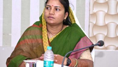 रायपुर : जनसेवा ही हमारा संकल्प – मंत्री श्रीमती लक्ष्मी राजवाड़े ने जनदर्शन में सुनी जनता की समस्याएँ, त्वरित निराकरण के दिए निर्देश