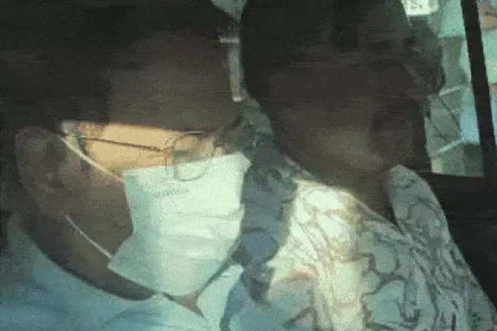 कफ सीरप मामले में बड़ी कार्रवाई, कंपनी मालिक को परासिया थाने लाई SIT, कोर्ट में होगी पेशी कफ सीरप मामले में बड़ी कार्रवाई, कंपनी मालिक को परासिया थाने लाई SIT, कोर्ट में होगी पेशी