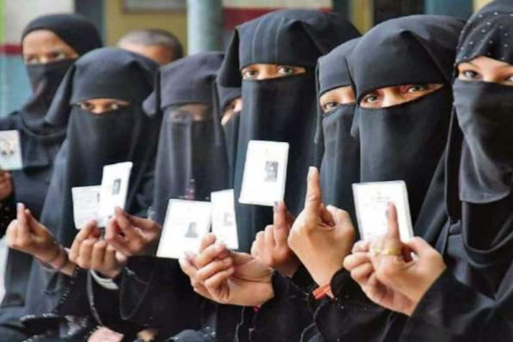 ECI का नया निर्देश: बिना वोटर ID भी संभव होगा मतदान, सभी मतदाताओं की पहचान अनिवार्य ECI का नया निर्देश: बिना वोटर ID भी संभव होगा मतदान, सभी मतदाताओं की पहचान अनिवार्य