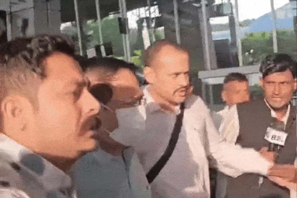 कोल्ड्रिफ के मालिक रंगनाथन 10 दिन की रिमांड पर, गिरफ्तारी का कारण नहीं बताया कोल्ड्रिफ के मालिक रंगनाथन 10 दिन की रिमांड पर, गिरफ्तारी का कारण नहीं बताया