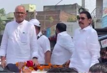 अनंत सिंह का काफिला रेलवे फाटक पर अटका, समर्थकों ने पहुंचकर रोकी ट्रेन