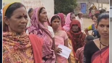 मोहगाँव ब्लॉक के सिंगारपुर की महिलाओं ने उठाया शराबबंदी का बीड़ा शराब बनाने और पीने वालो से लिया जायेगा जुर्माना