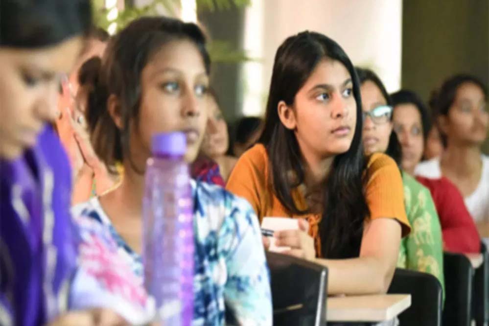 MP कॉलेजों में फैकल्टी संकट: 56% पद खाली, MPPSC की भर्ती 3 साल से अधर में MP कॉलेजों में फैकल्टी संकट: 56% पद खाली, MPPSC की भर्ती 3 साल से अधर में