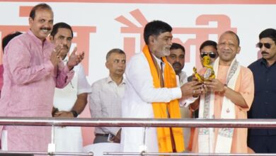 विकास को बाधित करने के लिए राजद-कांग्रेस ने शुरू की ‘बुरके’ की शरारतः योगी
