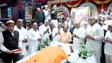 सीएम योगी ने किए संत शिरोमणि साईं चांडूराम जी के अंतिम दर्शन, अर्पित की श्रद्धांजलि