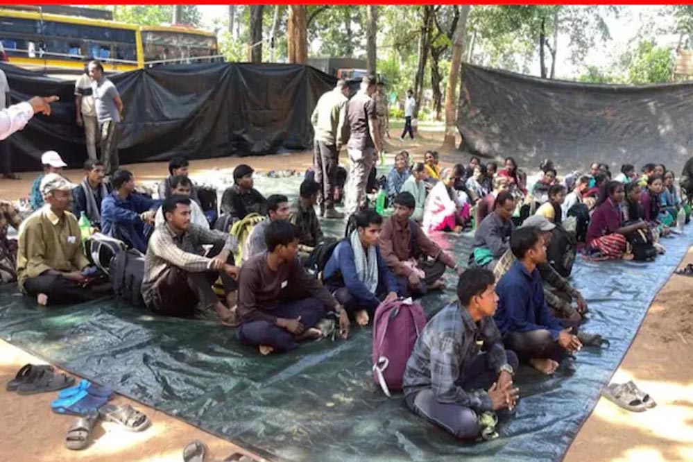 बस्तर में नक्सल मोर्चे पर बड़ी कामयाबी: 20 महीनों में 1,876 माओवादियों ने किया सरेंडर