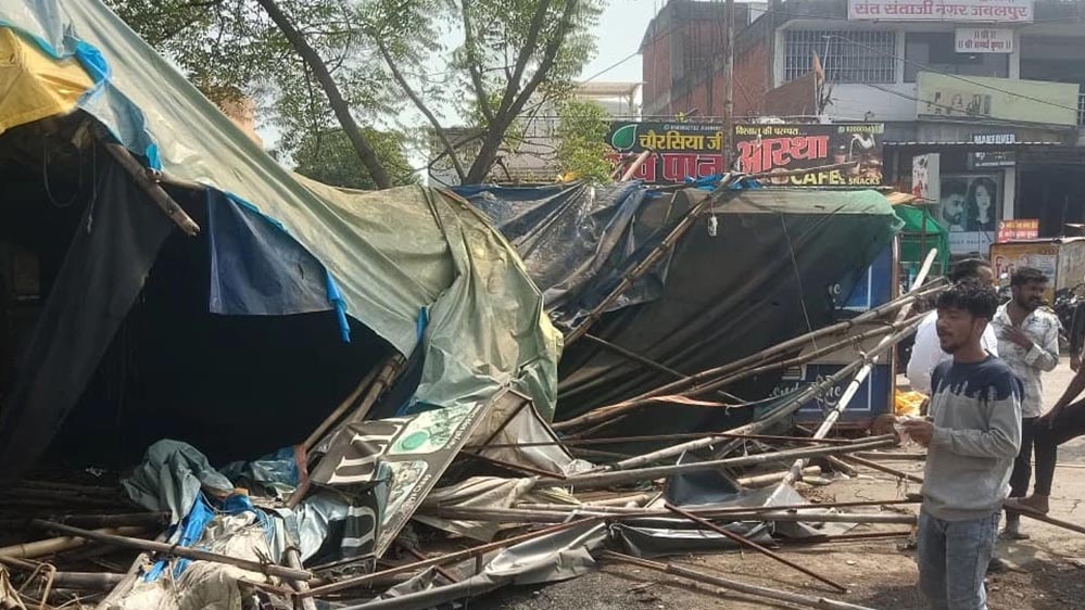 जबलपुर: विजय नगर की 20 साल पुरानी अवैध चौपाटी पर चला नगर निगम का बुलडोजर