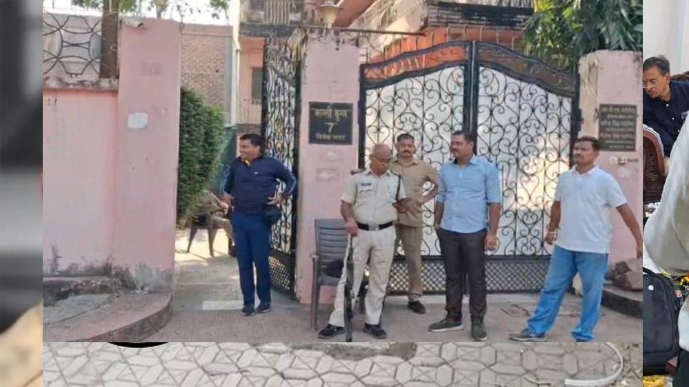 रिटायर्ड जिला आबकारी अधिकारी धर्मेंद्र भदौरिया के घर छापा, दिवाली के बाद खोले जाएंगे लॉकर