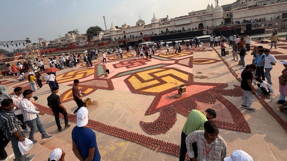 दीपोत्सव 2025: अयोध्या में सरयू तट पर 2100 श्रद्धालुओं की भव्य महा आरती का हुआ अभ्यास दीपोत्सव 2025: अयोध्या में सरयू तट पर 2100 श्रद्धालुओं की भव्य महा आरती का हुआ अभ्यास