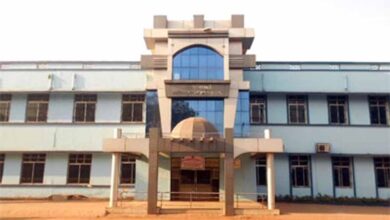 सिम्स में पकड़ाया दलाल, मरीज को बहलाने का किया प्रयास, किया पुलिस के हवाले सिम्स में पकड़ाया दलाल, मरीज को बहलाने का किया प्रयास, किया पुलिस के हवाले