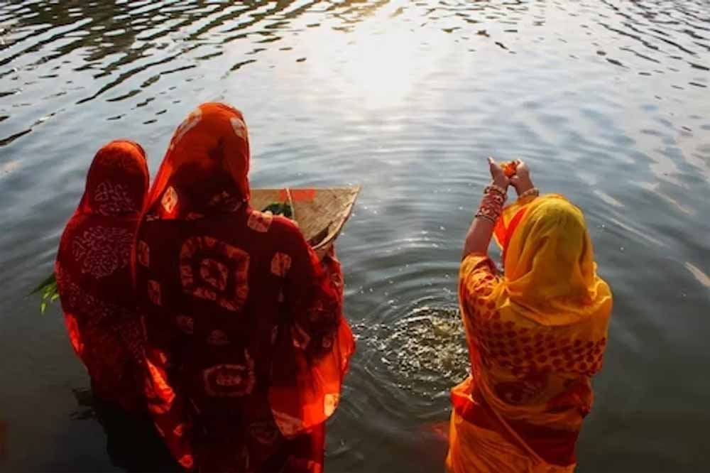 छठ पूजा का तीसरा दिन आज: व्रती महिलाएं देंगी डूबते सूर्य को अर्घ्य छठ पूजा का तीसरा दिन आज: व्रती महिलाएं देंगी डूबते सूर्य को अर्घ्य