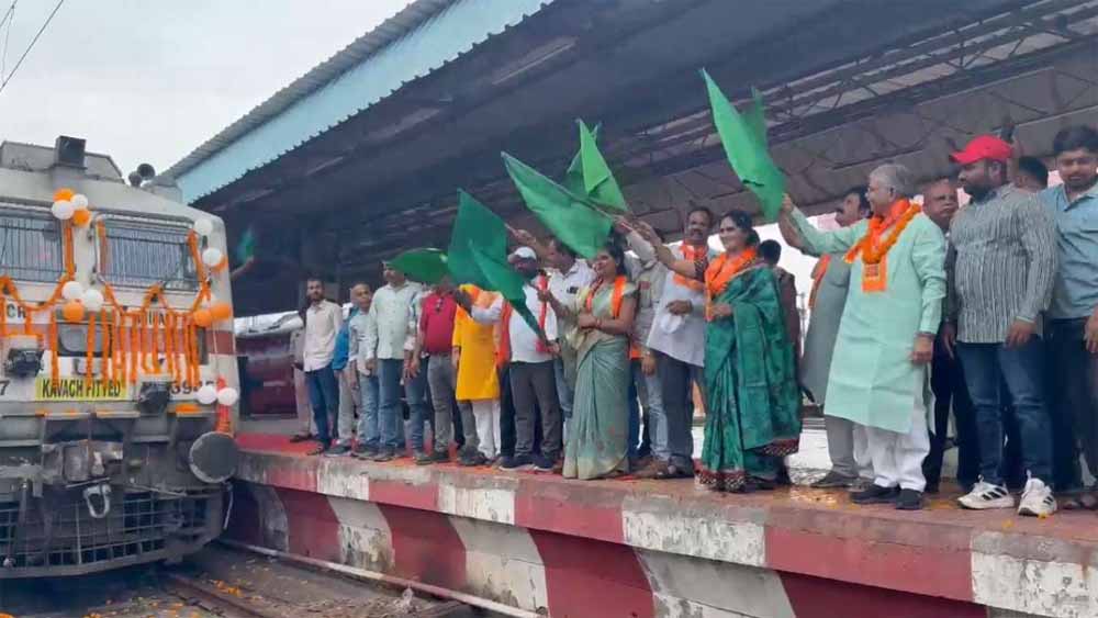 ‘श्री राम लला दर्शन योजना’ के तहत श्रद्धालुओं की विशेष ट्रेन रवाना, विधायक धरमलाल कौशिक ने किया शुभारंभ ‘श्री राम लला दर्शन योजना’ के तहत श्रद्धालुओं की विशेष ट्रेन रवाना, विधायक धरमलाल कौशिक ने किया शुभारंभ